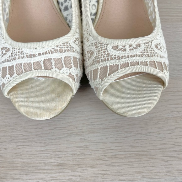 American Eagle Cream Floral Lace Peep Toe Platform Heels Size US 9 - Picture 4 of 6